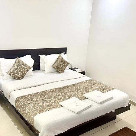 Hotel Dev Palace Ahmedabad Exterior photo