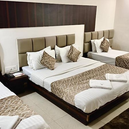 Hotel Dev Palace Ahmedabad Exterior photo