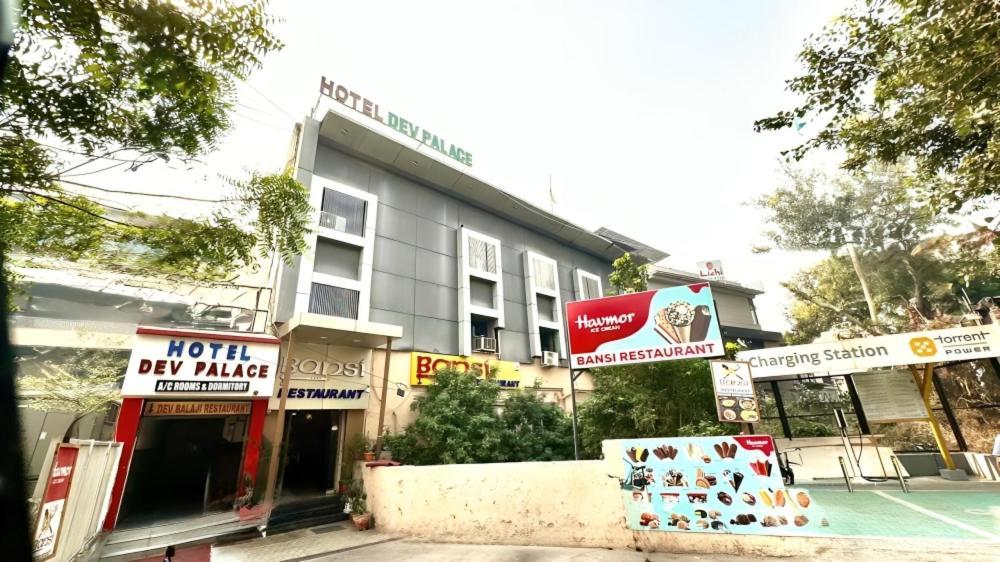 Hotel Dev Palace Ahmedabad Exterior photo