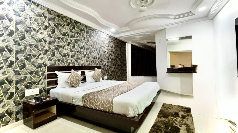 Hotel Dev Palace Ahmedabad Exterior photo