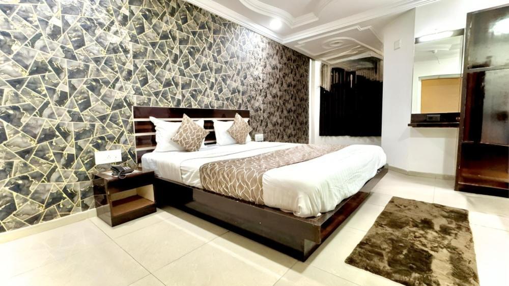 Hotel Dev Palace Ahmedabad Exterior photo