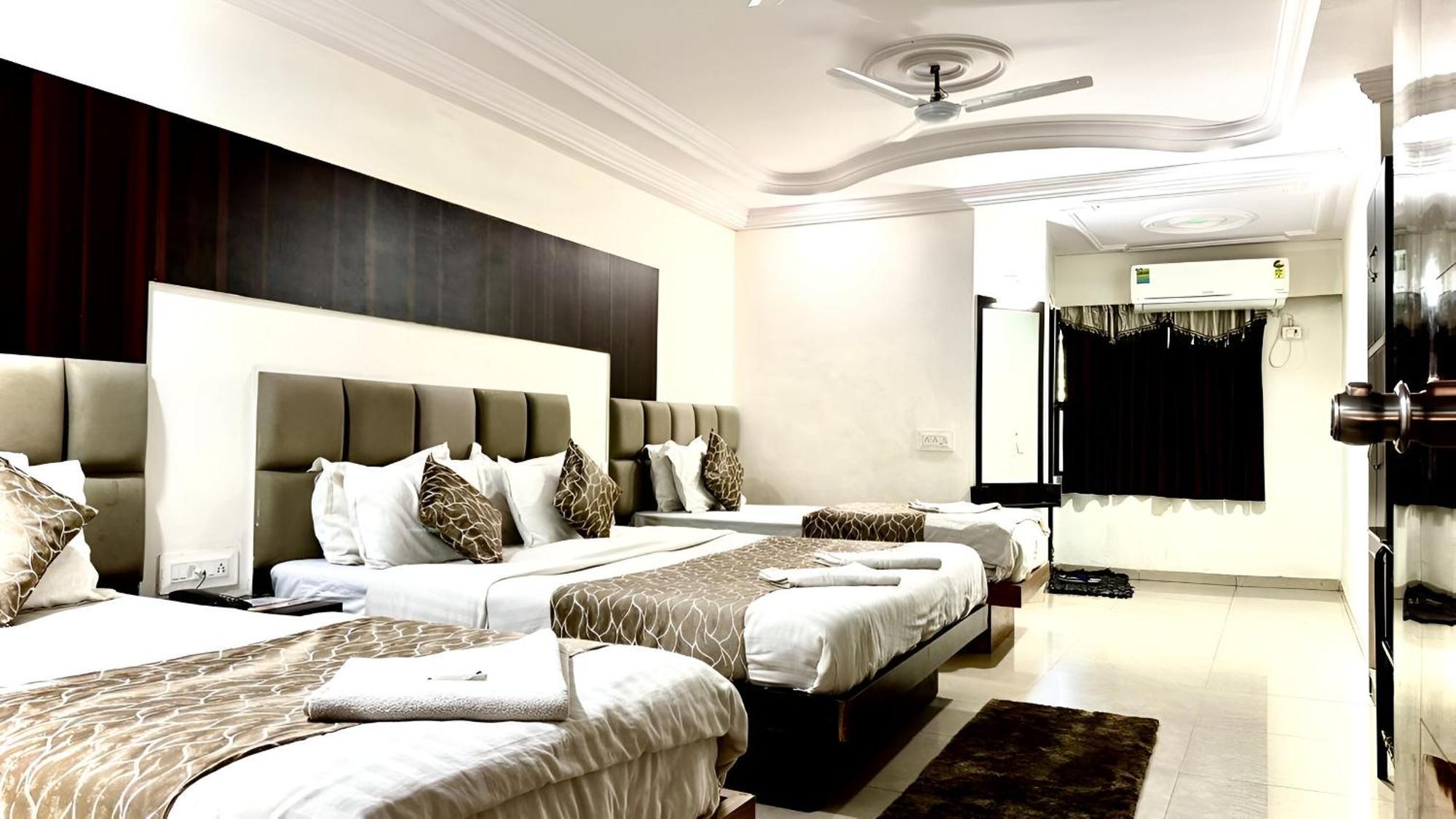 Hotel Dev Palace Ahmedabad Exterior photo